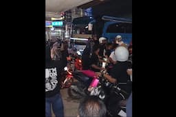 viral_keributan_pengendara_dan_kru_bus_pariwisata_di_marelan_diduga_dipicu_senggolan_saat_macet