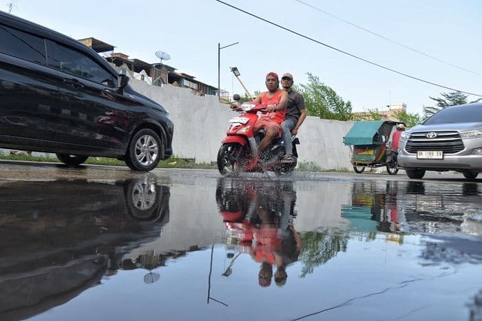 jalan_di_medan_tergenang_air