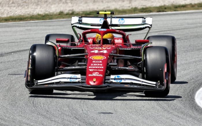 lewis_hamilton_sebut_ferrari_sulit_dikendarai_di_gp_inggris