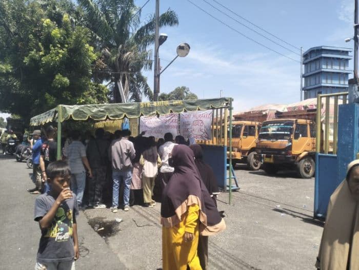 warga_demo_pabrik_cpo_di_medan_labuhan_bau_busuk_ganggu_kesehatan