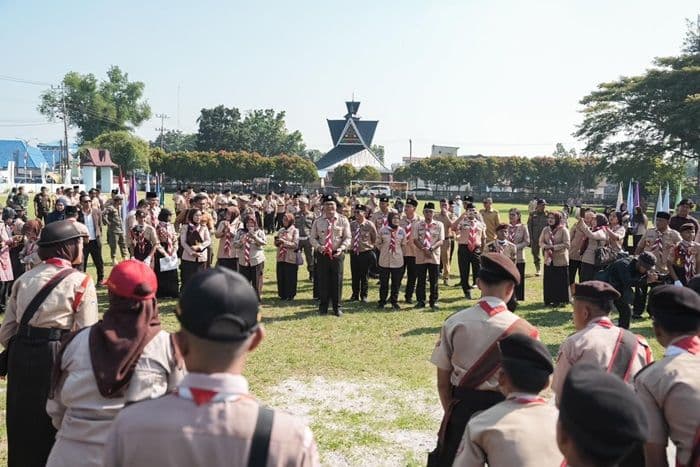 303_pramuka_deli_serdang_berangkat_ke_jambore_daerah_sumut_2026_bupati_tekankan_kekompakan_dan_kesehatan_peserta