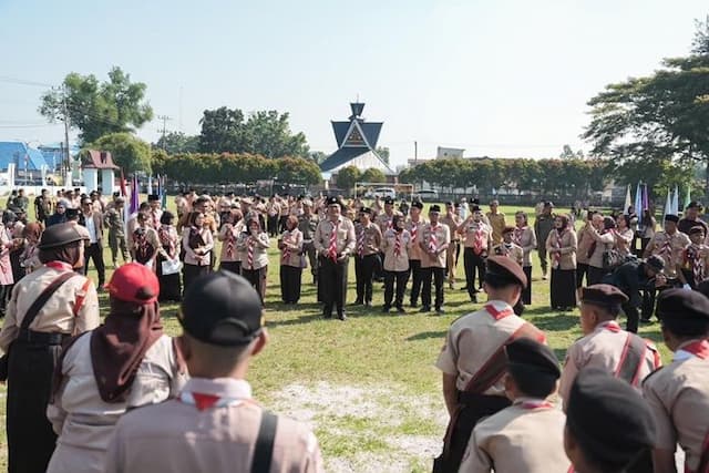 303_pramuka_deli_serdang_berangkat_ke_jambore_daerah_sumut_2026_bupati_tekankan_kekompakan_dan_kesehatan_peserta