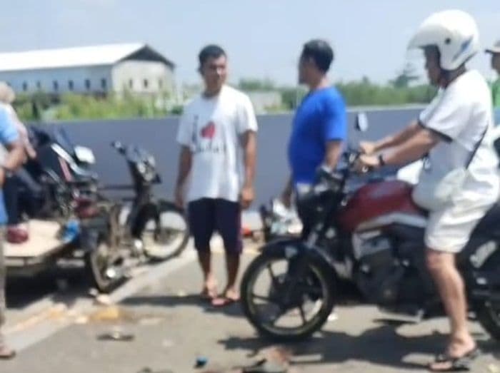 betor_berisi_delapan_penumpang_ditabrak_honda_brio_di_kualanamu_dua_korban_luka_parah