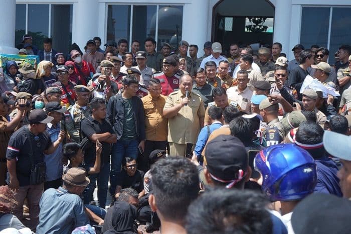 bupati_asahan_pastikan_jalan_rusak_4_km_di_bandar_pulau_masuk_prioritas_warga_minta_pengaspalan_total