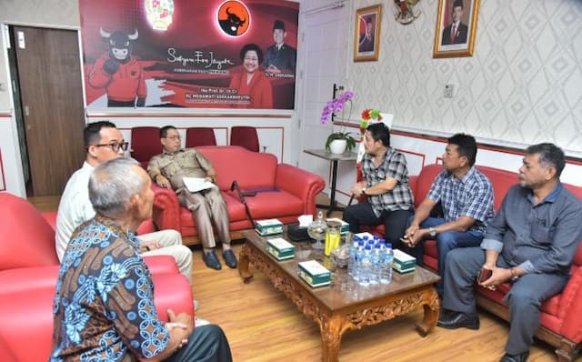 penanganan_banjir_di_kelurahan_sempakata_tak_maksimal_warga_temui_ketua_dprd_medan