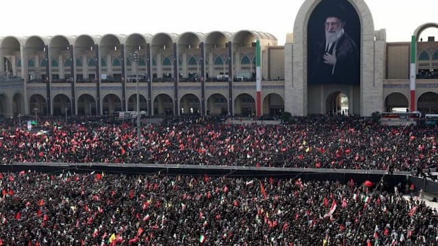jenazah_ayatollah_ali_khamenei_sampai_di_kota_suci_qom
