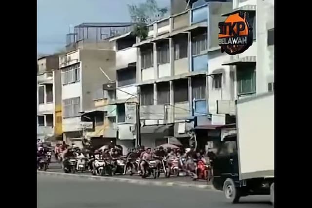 ratusan_geng_motor_bersenjata_tajam_lintasi_fly_over_brayan_polisi_saling_lempar_kewenangan