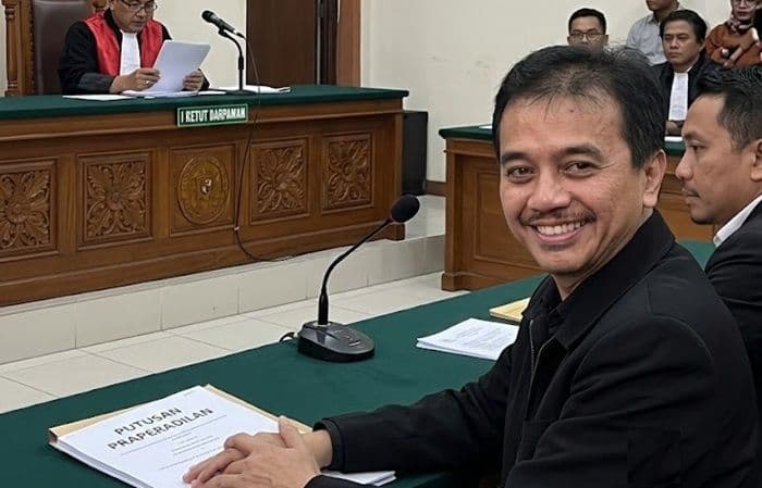 roy_suryo_menang_sebagian_di_praperadilan_perkara_pokok_tetap_berjalan