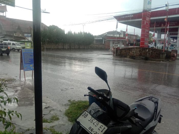petani_toba_harap_musim_hujan_turun_sore_dan_malam_hari