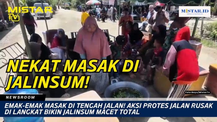 newsroom_emakemak_masak_di_tengah_jalan_aksi_protes_jalan_rusak_di_langkat_bikin_jalinsum_macet