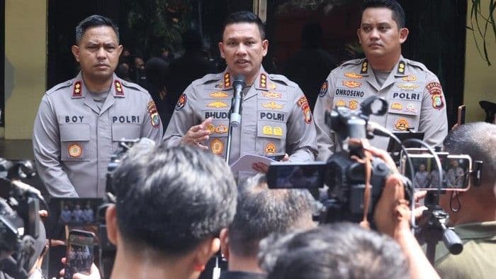 polisi_beberkan_siapa_pemilik_ratusan_senpi_yang_ditemukan_di_sekolah_jaksel