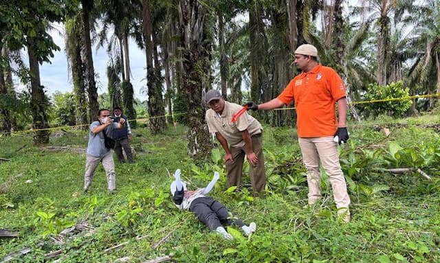 polres_simalungun_gelar_prarekonstruksi_kematian_jonres_sinaga_40_adegan_diperagakan