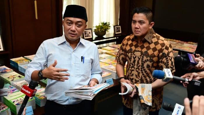 prabowo_perintahkan_pembaruan_buku_ajaran_sdsma_tekankan_kualitas_materi_dan_fisik_