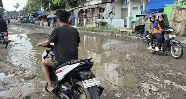 sempat_viral_jalan_rusak_dekat_yaspen_teladan_binjai_diperbaiki_agustus