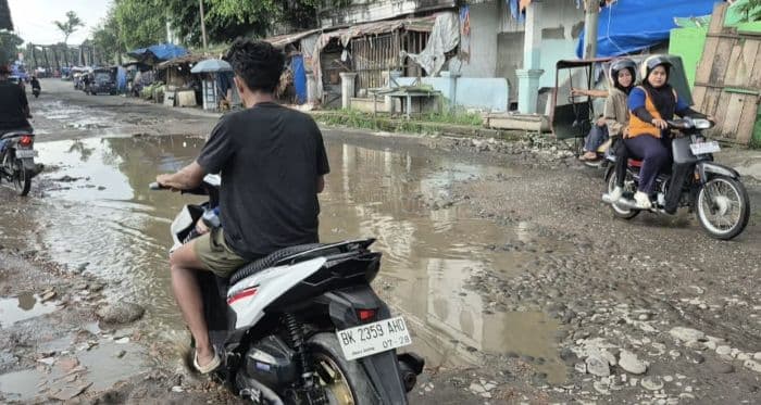 sempat_viral_jalan_rusak_dekat_yaspen_teladan_binjai_diperbaiki_agustus