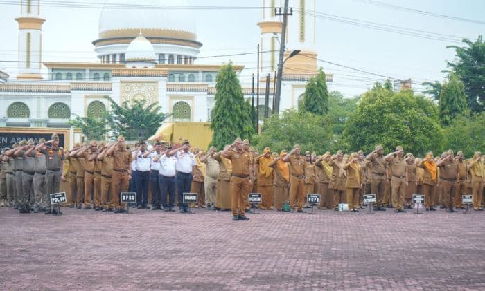 pimpin_apel_awal_september_wabup_asahan_kisaran_wajah_kita_kebersihan_tanggung_jawab_bersama
