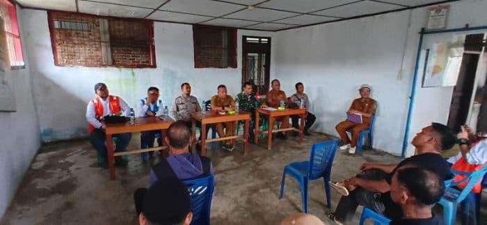 warga_simanabun_belum_setujui_lahan_untuk_pemasangan_jaringan_listrik_gratis