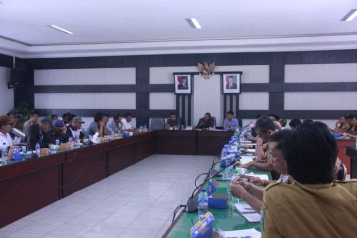 audiensi_dprd_dan_aptesi_hasilkan_empat_poin_kesepakatan_soal_tanaman_teh_di_sidamanik