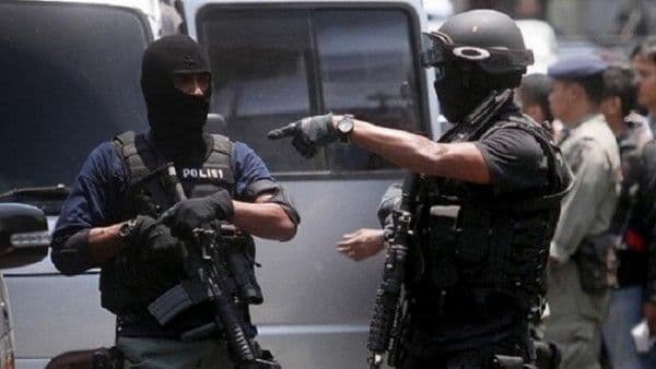 densus_88_tangkap_empat_terduga_teroris_proisis_di_sumbar_dan_sumut