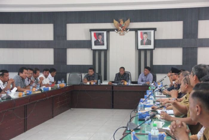 dprd_simalungun_desak_ptpn_iv_hentikan_konversi_teh_sidamanik_warga_kekurangan_air