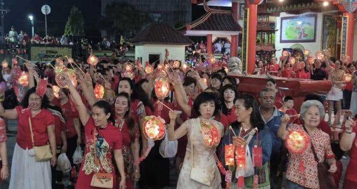 ribuan_warga_tionghoa_di_binjai_gelar_pawai_lampion_rayakan_festival_kue_bulan