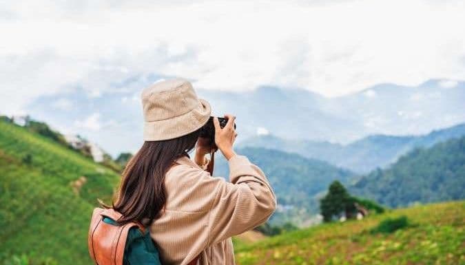 semakin_banyak_perempuan_pilih_bepergian_sendiri_ke_luar_negeri