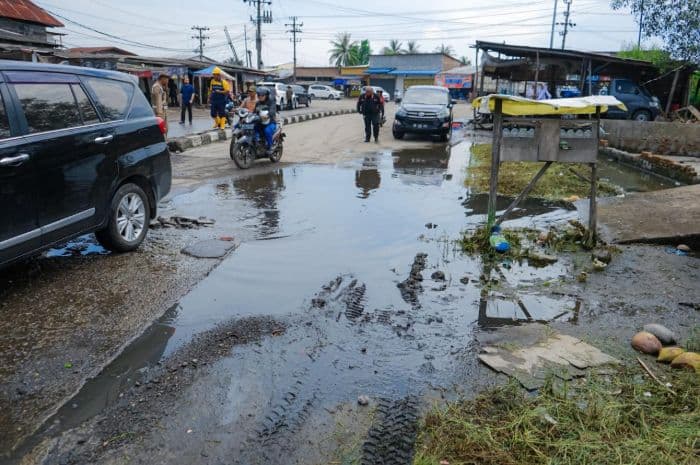 wakil_wali_kota_medan_instruksikan_normalisasi_drainase_di_jalan_sicanang_belawan