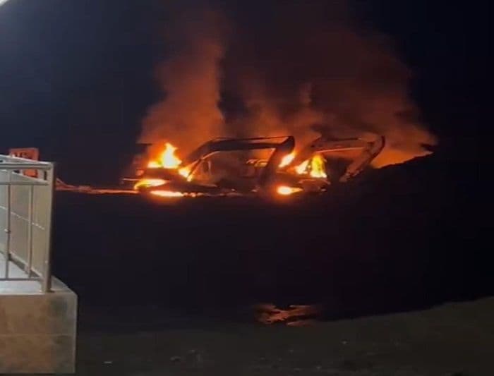 3_ekskavator_di_lokasi_tambang_ilegal_madina_dibakar_warga_polisi_pulihkan_situasi_