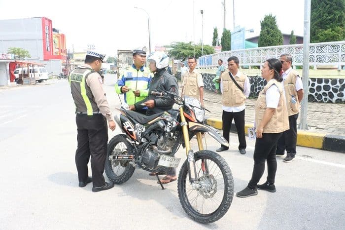 bapenda_samosir_jemput_bola_tingkatkan_kepatuhan_pajak_kendaraan_bermotor