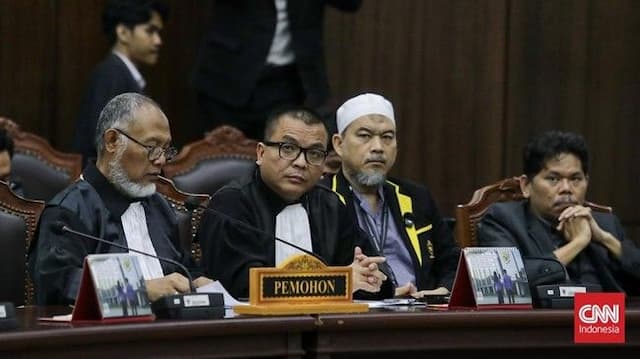 kuasa_hukum_denny_sebut_gibran_tak_bisa_maju_pilpres_berikutnya