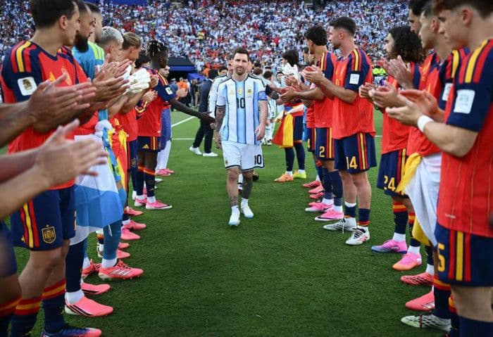 lionel_messi_cetak_gol_di_laga_perpisahan_argentina_libas_benin_30