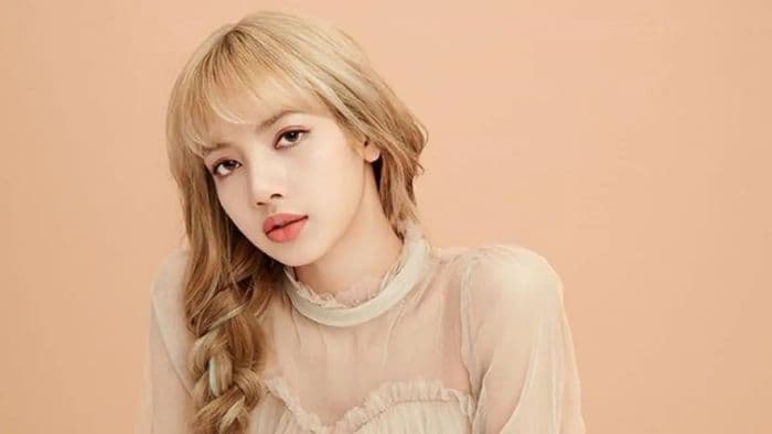 lisa_blackpink_akui_keluar_dari_zona_nyaman_saat_garap_karier_solo