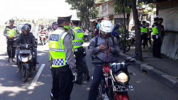 korlantas_polri_gelar_razia_kendaraan_besarbesaran_siapsiap_disetop_mulai_pekan_ini