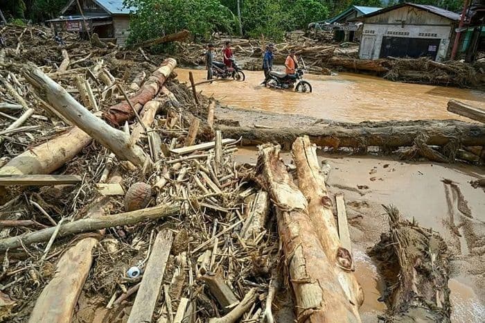 19_desa_dan_kelurahan_di_tapteng_masih_terisolasi_pemkab_butuh_alat_berat_segera