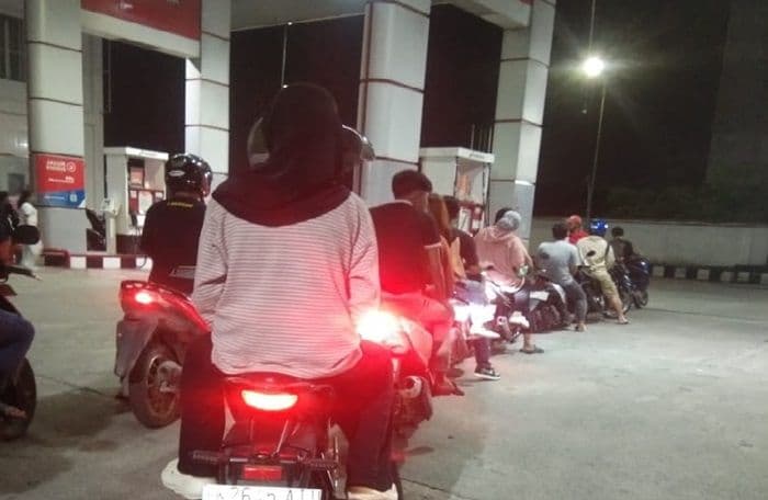 antrian_spbu_di_medan_utara_kembali_normal_hanya_truk_solar_masih_menunggu_panjang