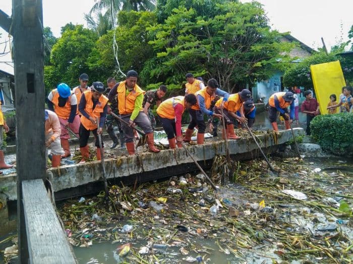 bupati_deli_serdang_tinjau_lokasi_banjir_di_sugiharjo_perintahkan_normalisasi_sungai