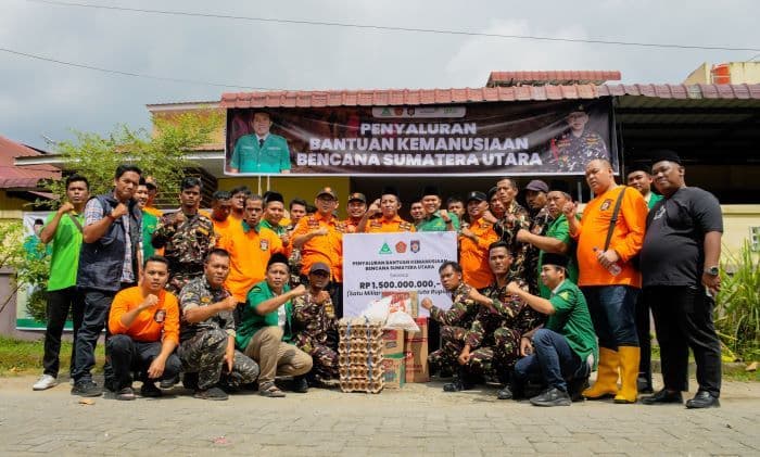 gp_ansor_salurkan_bantuan_rp15_miliar_untuk_korban_bencana_banjir_dan_longsor_di_sumut