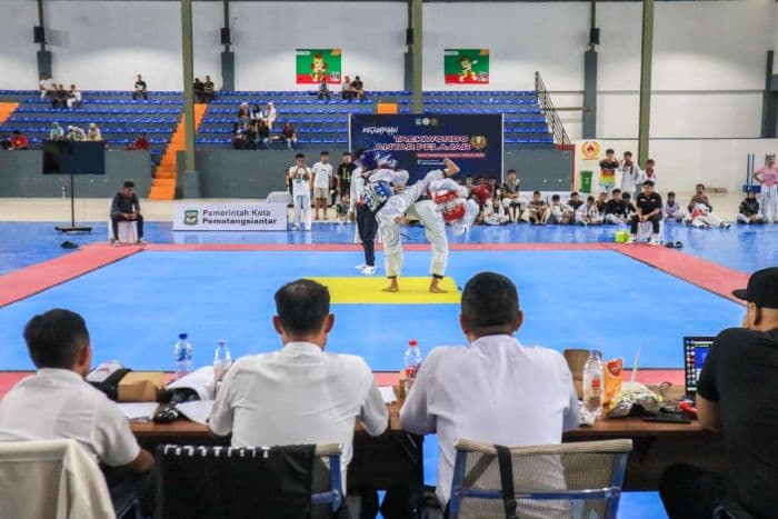 kejuaraan_taekwondo_pelajar_siantar_2025_ratusan_atlet_bertanding_di_suzuya_merdeka_mall
