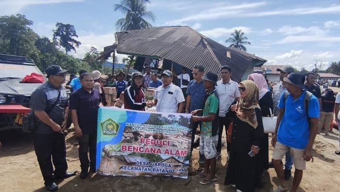 kemenag_padangsidimpuan_salurkan_bantuan_ke_tiga_titik_bencana_di_sumut_