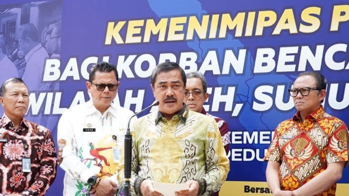 kemenimipas_salurkan_bantuan_bencana_longsor_dan_banjir_di_sumatera_