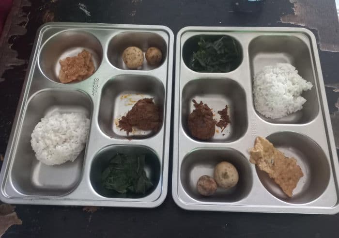 antusias_siswa_sds_adhyaksa_ii_medan_menunggu_mbg_rendang_jadi_menu_hari_pertama