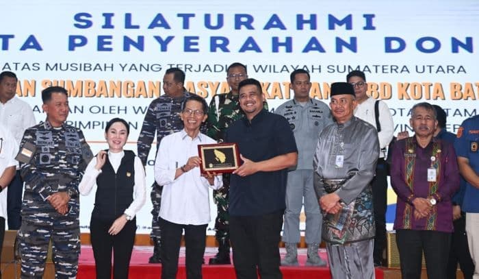 gubernur_bobby_terima_donasi_bencana_alam_rp47_miliar_dari_pemko_batam_