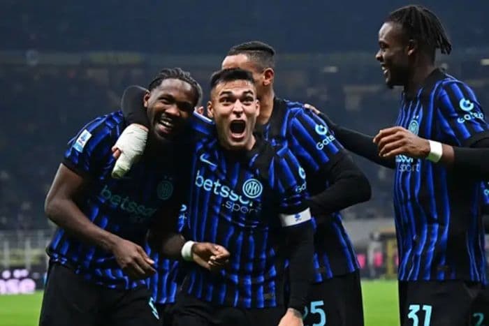 inter_milan_perlebar_jarak_di_puncak_serie_a_napoli_tertahan_imbang_lawan_verona