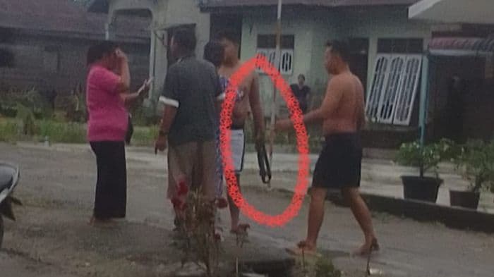 oknum_polisi_diduga_ancam_warga_gunakan_senpi_laras_panjang_di_sergai