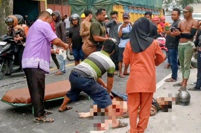 pengendara_motor_tewas_mengenaskan_terlindas_truk_kontainer_di_jalinsum_sei_suka_batu_bara