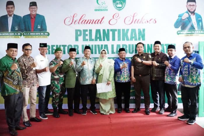wabup_labuhanbatu_hadiri_pelantikan_rektor_univa_masa_bakti_20252029