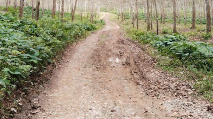 warga_naga_raja_i_dan_panglong_sergai_keluhkan_jalan_rusak_80_tahun_belum_tersentuh_pembangunan