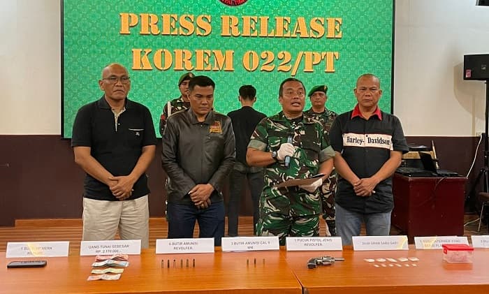 korem_022pt_tangkap_pengedar_sabu_sepucuk_senjata_api_turut_diamankan