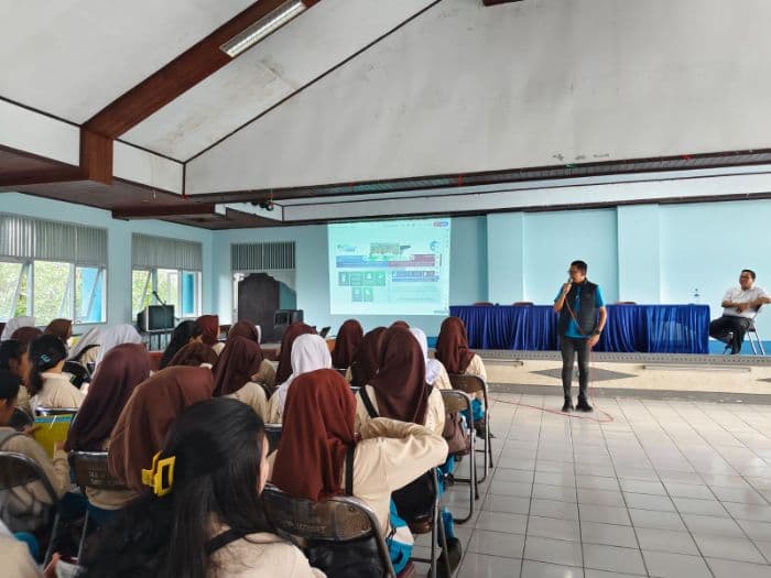 siswa_smk_di_asahan_ikuti_sosialisasi_bpjs_ketenagakerjaan_sebelum_magang