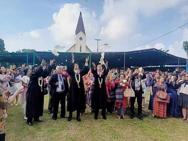 100_tahun_hkbp_tomuan_gereja_yang_tetap_hidupkan_solidaritas_dan_kasih_jemaat